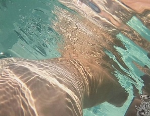 052422_pretty_model_amelia_miller_underwater_dildo_masturbation_with_cameramans_helping_hand