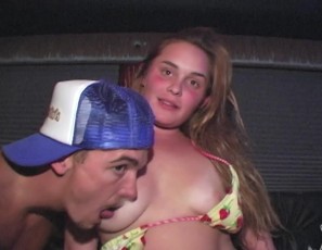 081016_drunk_couple_fucking_on_bands_tour_bus_back_stage_after_show