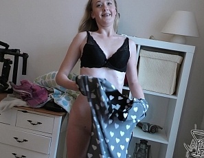 111717_between_the_scenes_fingering_and_dildoing_hot_blonde_model_jette_kare_squirts